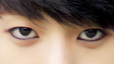 jkoldpics's tweet photo. the eyeliner https://t.co/hy1dhHfQN9