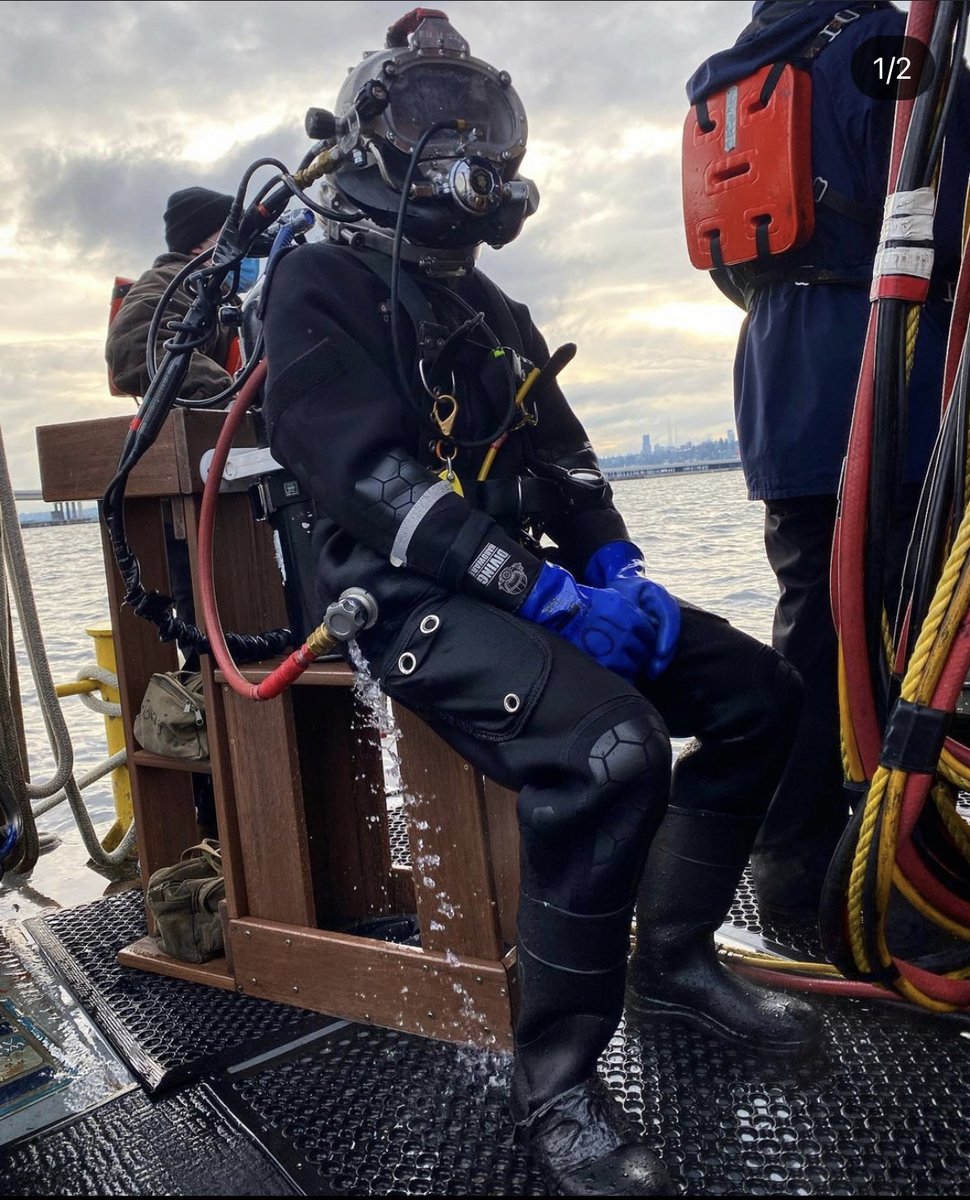 DiversInstitute's tweet photo. DIT student, Kristian Serrano, Class 107-20, on a 130ft dive off the MV Response in Lake Washington. #diversinstitute #ditstudents #commercialdiving #commercialdiver #underwater #divelife #diver #deepdive #underwaterwelding #lakewashington #PNW #WashingtonState #adventure #career https://t.co/OM9ub9VZmZ