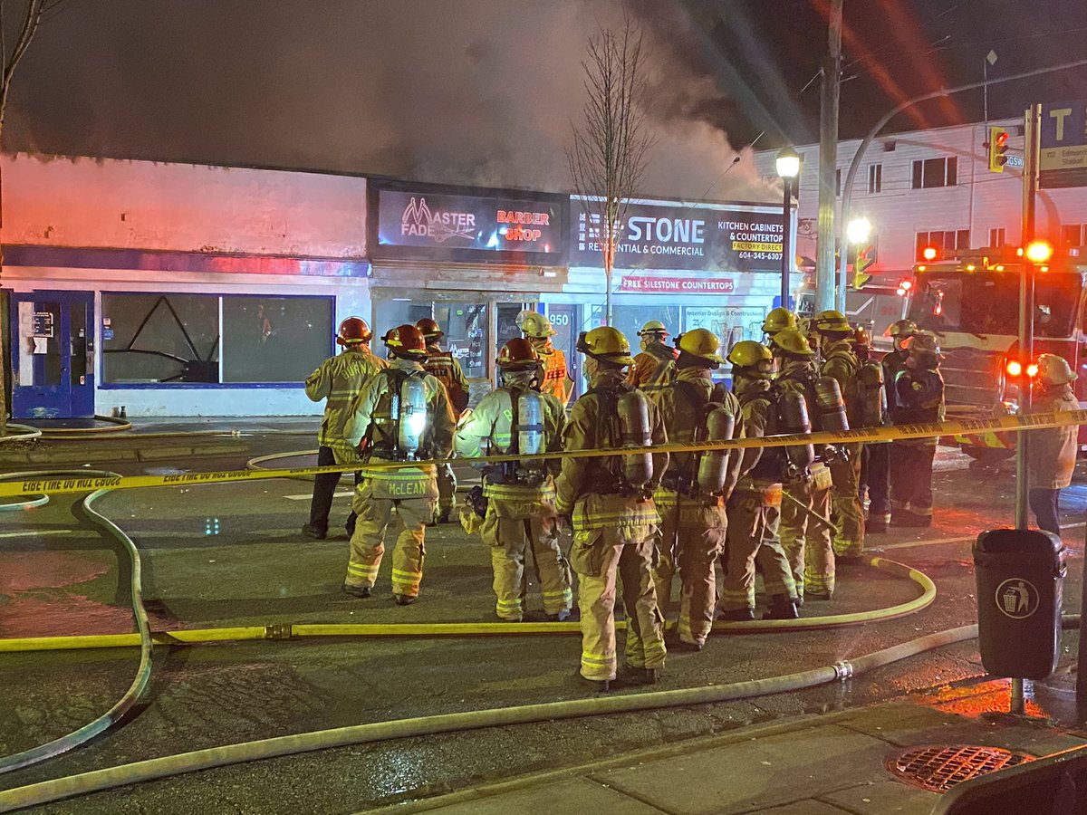 Nicholasvs's tweet photo. #newwestminster @NWFRS @BurnabyFireDept https://t.co/HVgkEfLinE