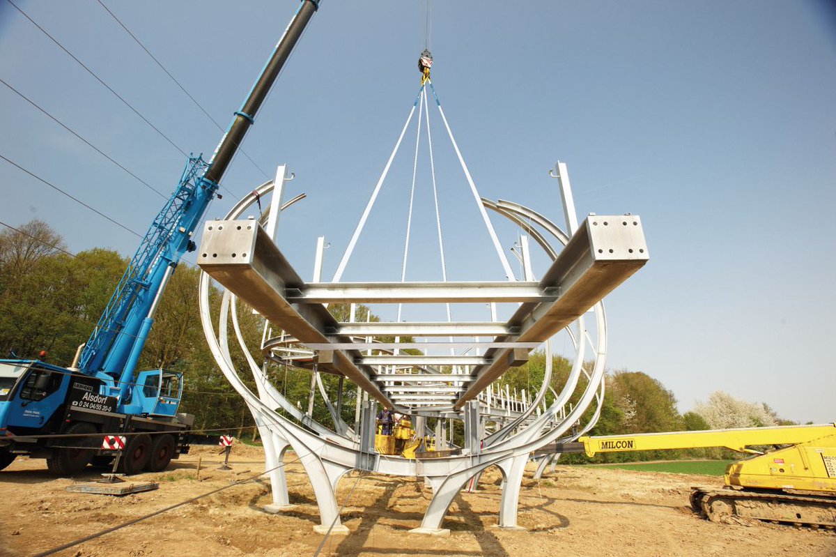 Scharfe Kante ohne Kantenschutz. Wo andere Hebebänder einen zusätzlichen Schutz gegen gefährliche Einschnitte benötigen, kommt PowerForce ganz ohne Kantenwinkel oder Schlauch aus. Kein lästiges Hantieren. Und das bei bis zu 6 Tonnen. Infos zu PowerForce: bit.ly/3opmVEh