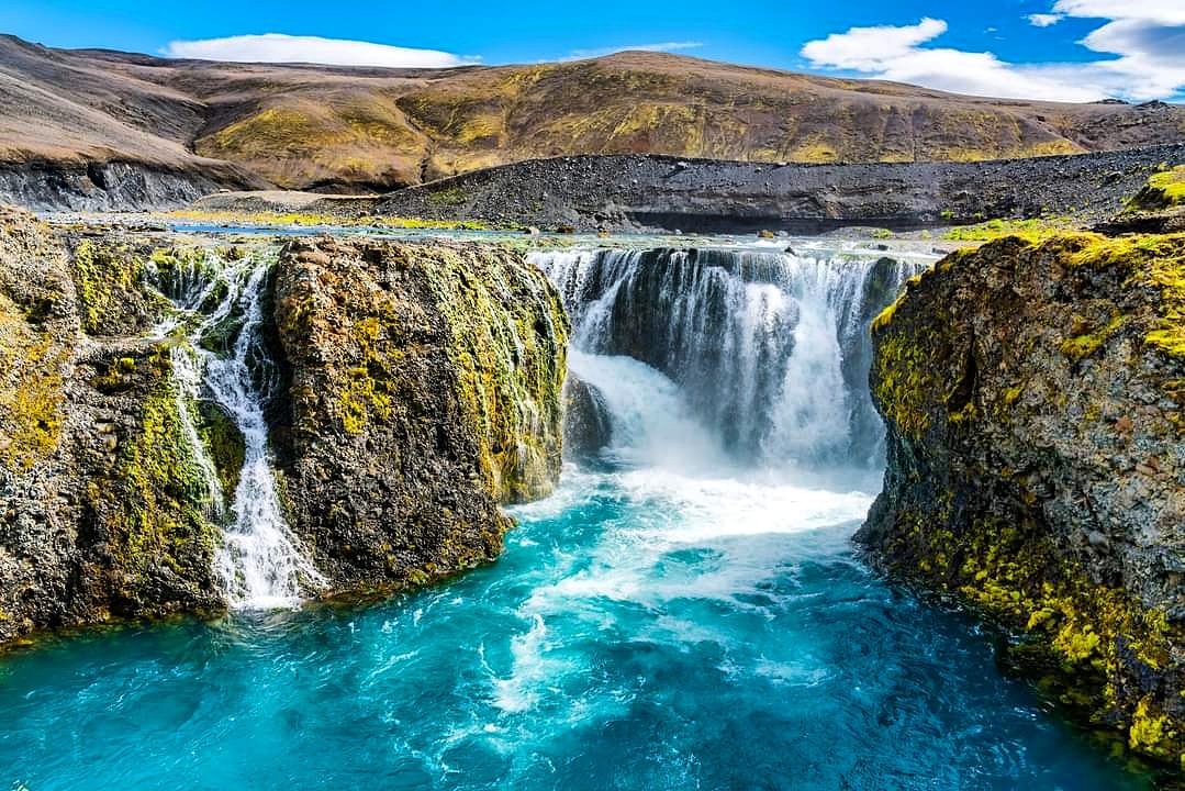 Sigoldufoss is a 10 meter high the river Tungnaá and it looks amazing on a hot sunny day! #iceland #skogafoss #waterfall #travel #icelandtravel #travelphotography #photography #instatravel #sk #visiticeland #gafoss #nature #reykjavik #seljalandsfoss #icelandtrip