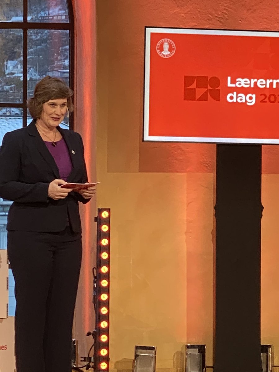 roald_v's tweet photo. @helsesista @OddrunSamdal @viggokruger @SiljeSkjelsvik Erik Aarebrot @gurisolberg @gurimelby og mange flere på #lærernesdag2021 @uibvidere @UiB https://t.co/1eqMlE2WCv