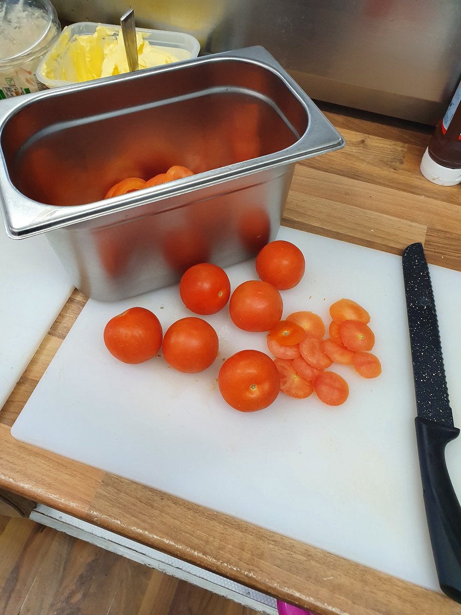 N0TINSERVICE's tweet image. Today is 
#HaveFunAtWorkDay 
Let&apos;s see what you&apos;re doing to make you smile 😘