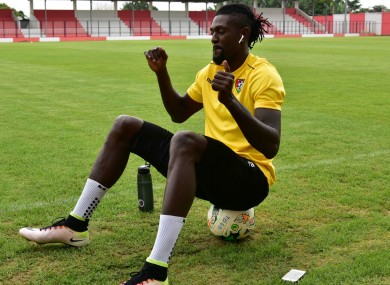 InnovFoot's tweet image. ⚽🗣️ Citation Légende du Football (005)

« Ne prenez jamais la vie trop au sérieux, vous n'en sortirez jamais vivant » 😉
EMMANUEL ADEBAYOR ( le Number 04 )  @E_Adebayor 
 
Bon Vendredi à Vous ! 💫
👉👉  innovfoot.tg 🇹🇬 ⚽
#citation #228_petits_poteaux  #potovi