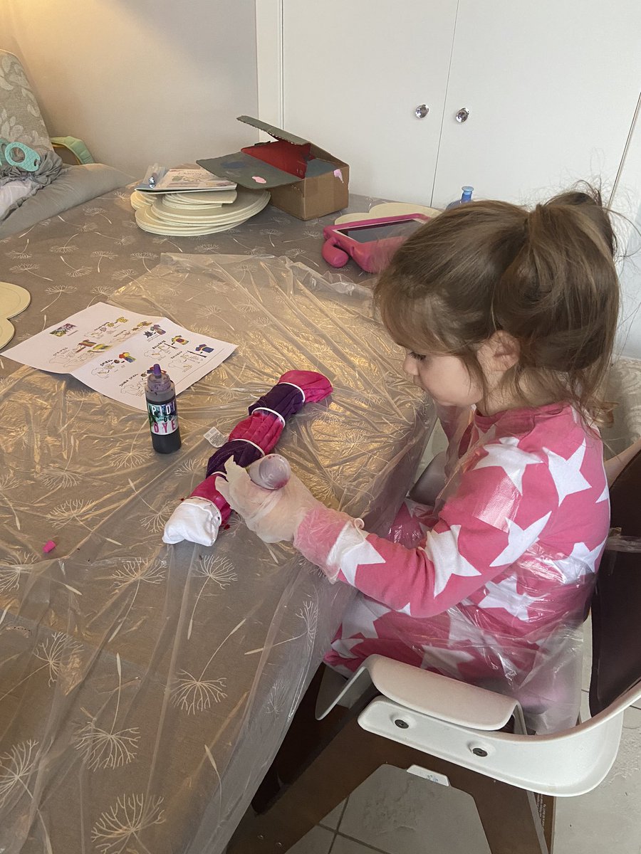 ClaireFriel10's tweet photo. Doing some dip dye this morning...let’s see how it turns out 😂🙈 @ThornliebankNC https://t.co/jymGOGenj6