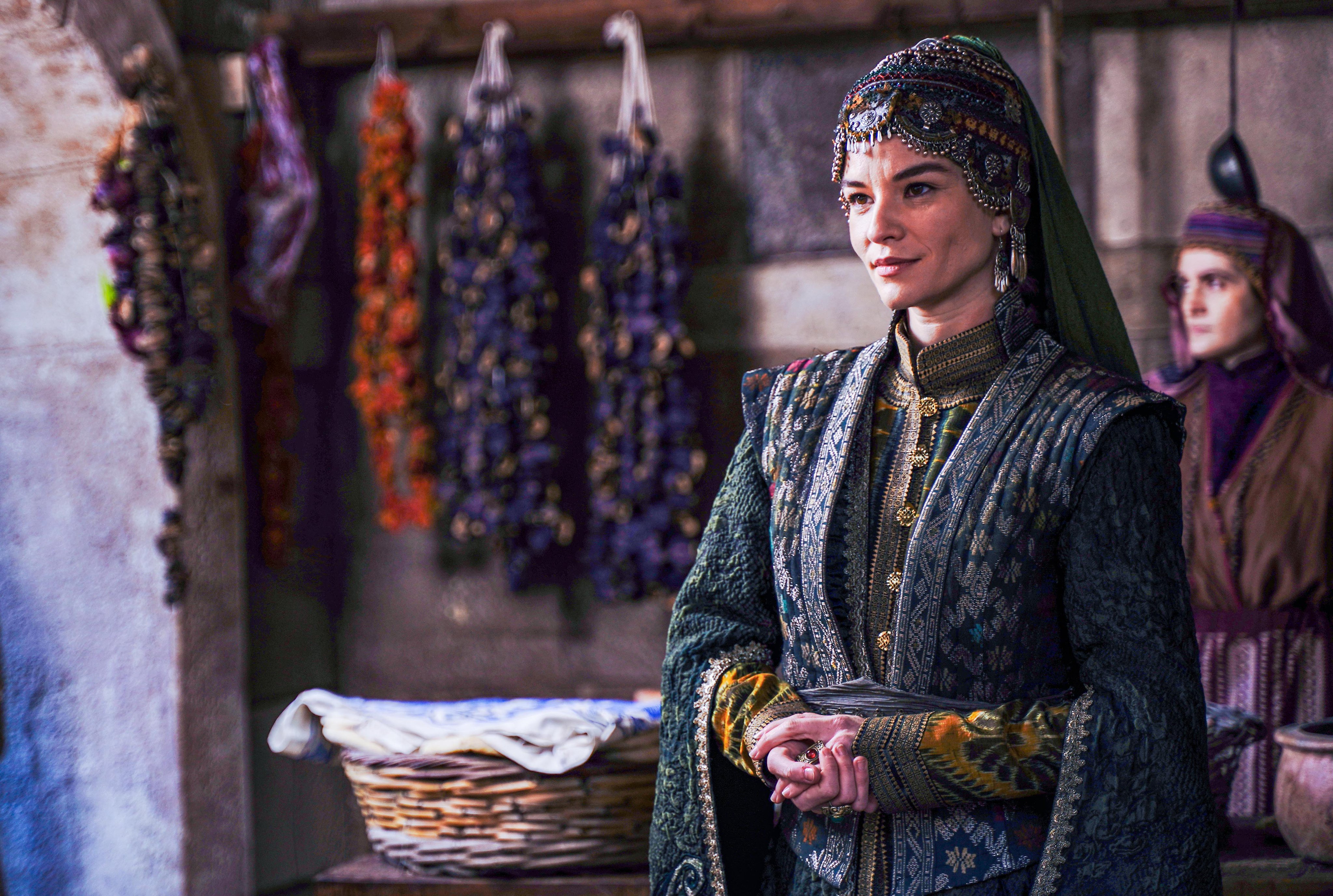 Жена османа. Малхун хатун жена османа. Айбиге хатун эртугрул актриса. Жена османа. Озге торер осман.