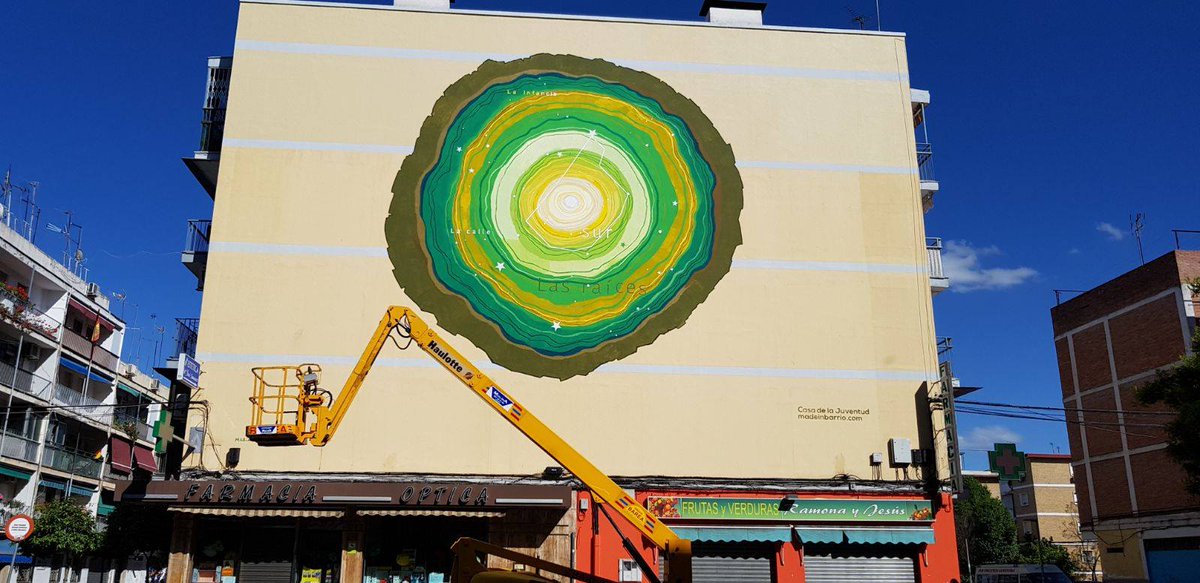 GruasBarea's tweet photo. ¿Sabes en qué popular barrio de #CórdobaEsp está situada esta obra de arte? Hace algunos años ya, Grúas Barea participó en este proyecto artístico que le dio un toque alegre y creativo al barrio 😍 #maquinaria #gruas #grupobarea 
Más info:
 https://t.co/KY2eEyqqNG
📞 902 404 902 https://t.co/tf6U4kAmur