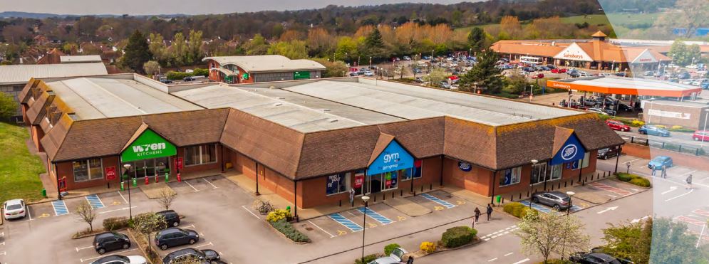 Pleased to have advised an institutional investor on the acquisition of Lyon Farm Retail Park, Worthing. A south east retail investment with RPI linked rental uplifts. For any queries on the park please do get in touch #Retail #RetailPark #Realestate