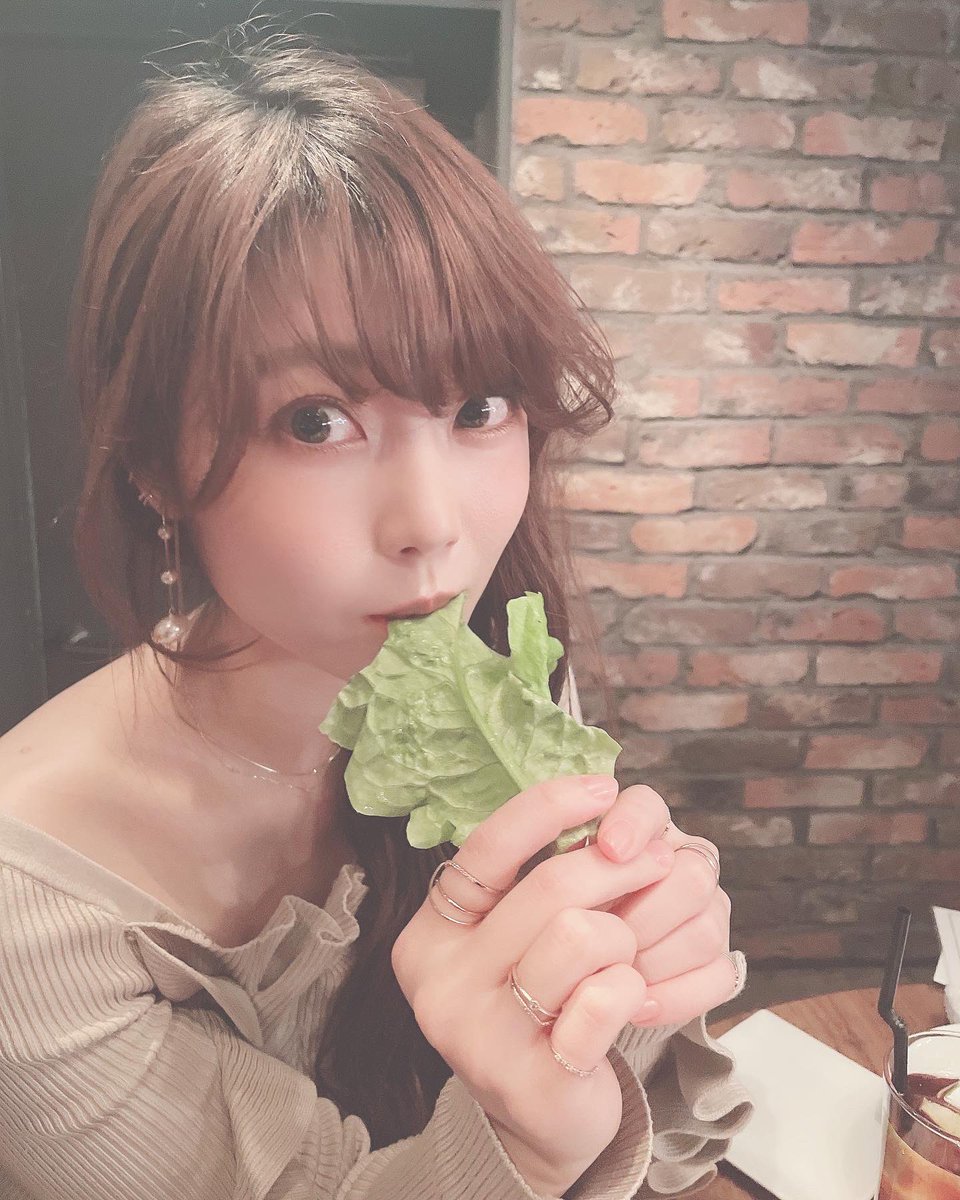 nerune_ayaneru's tweet photo. サンチュも食べなきゃ🥬♡ https://t.co/XijlQbhJLZ