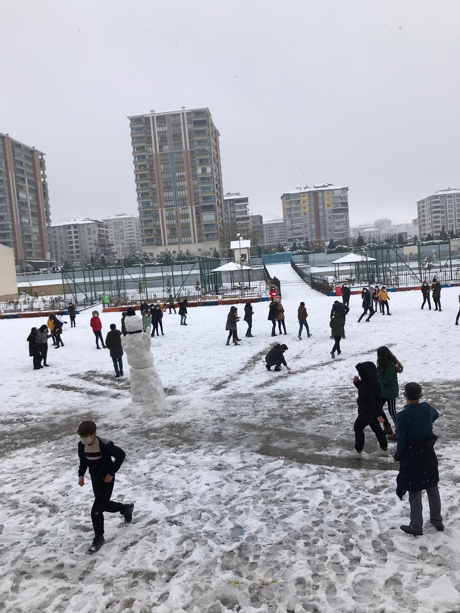 Kurs öğrencilerimiz ile, özlenen okul ortamında maske kurallarına uygun olarak (kardan adamımız dahil) karın tadını çıkarttık. <a href="/ziyaselcuk/">Ziya Selçuk</a> <a href="/MalatyaMem/">MALATYA İL MİLLİ EĞİTİM MÜDÜRLÜĞÜ</a> @KanbayBattal <a href="/yesilyurtmem44/">Yeşilyurt İlçe Millî Eğitim Müdürlüğü / MALATYA</a> <a href="/seykap1/">Hamit Kapan</a>