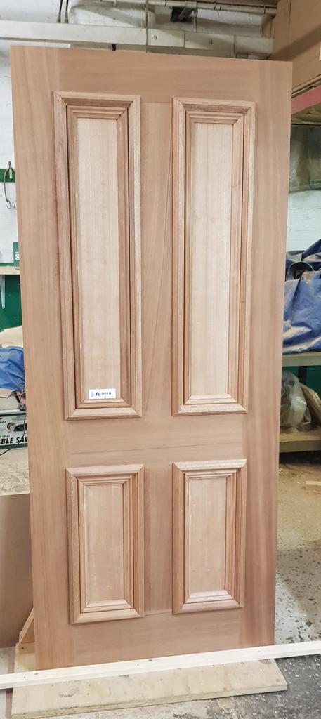 MattAldredTimb1's tweet image. Solid Sapele door, made by Ian to order! This one is really something to see. @AldredTimber