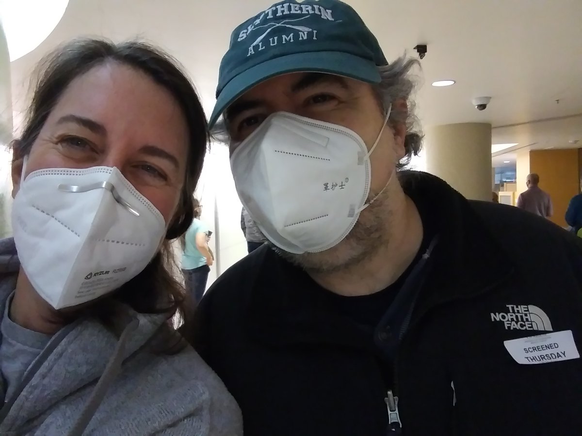 11:30pm. We’ve made it inside the hospital. We’ve been given a “Screened” sticker. A nurse tells us that everyone who got the sticker will be able to get the vaccine. We are so excited! Just a matter of waiting in line. Here we are. 6/n