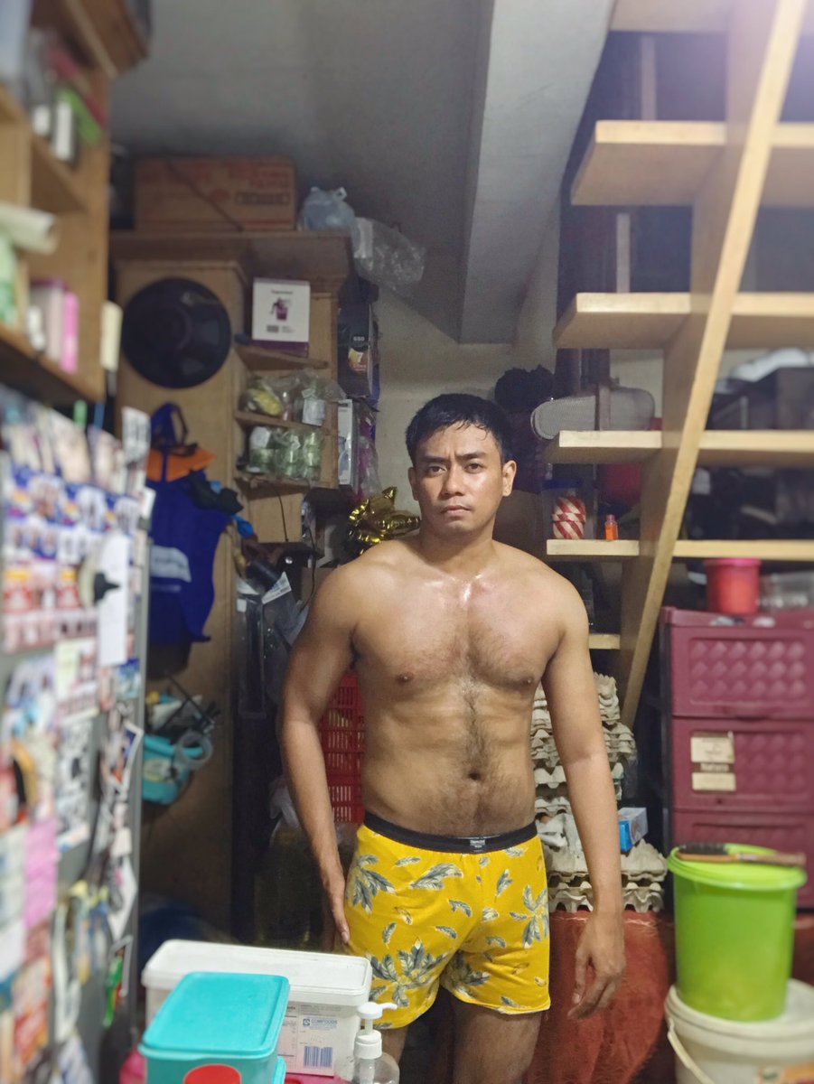 chimpoychanpoy's tweet photo. Yellow 🐺👋🏼💛 https://t.co/eqY4H733aJ