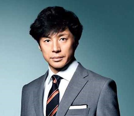 This is just the latest step in the evolution of a relatively old ('80s) phenomenon of describing people's faces in comparison with foods. It all started with しょうゆ顔, meant as "the typical Japanese male face", Higashiyama here being the prototypical example [cont]  https://twitter.com/vonMandelbrot/status/1354840415069900800