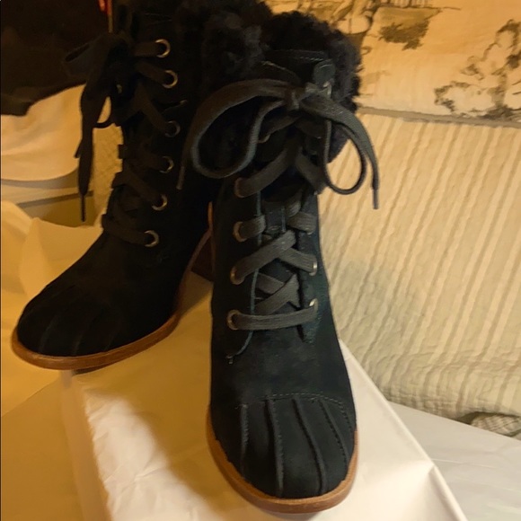 ShopResalem's tweet photo. So good I had to share! Check out all the items I'm loving on @Poshmarkapp from @lavonne_phyllis #poshmark #fashion #style #shopmycloset #ugg #rubycash #limecrime: https://t.co/ddNrvrTpps https://t.co/HBWBXmqJwy