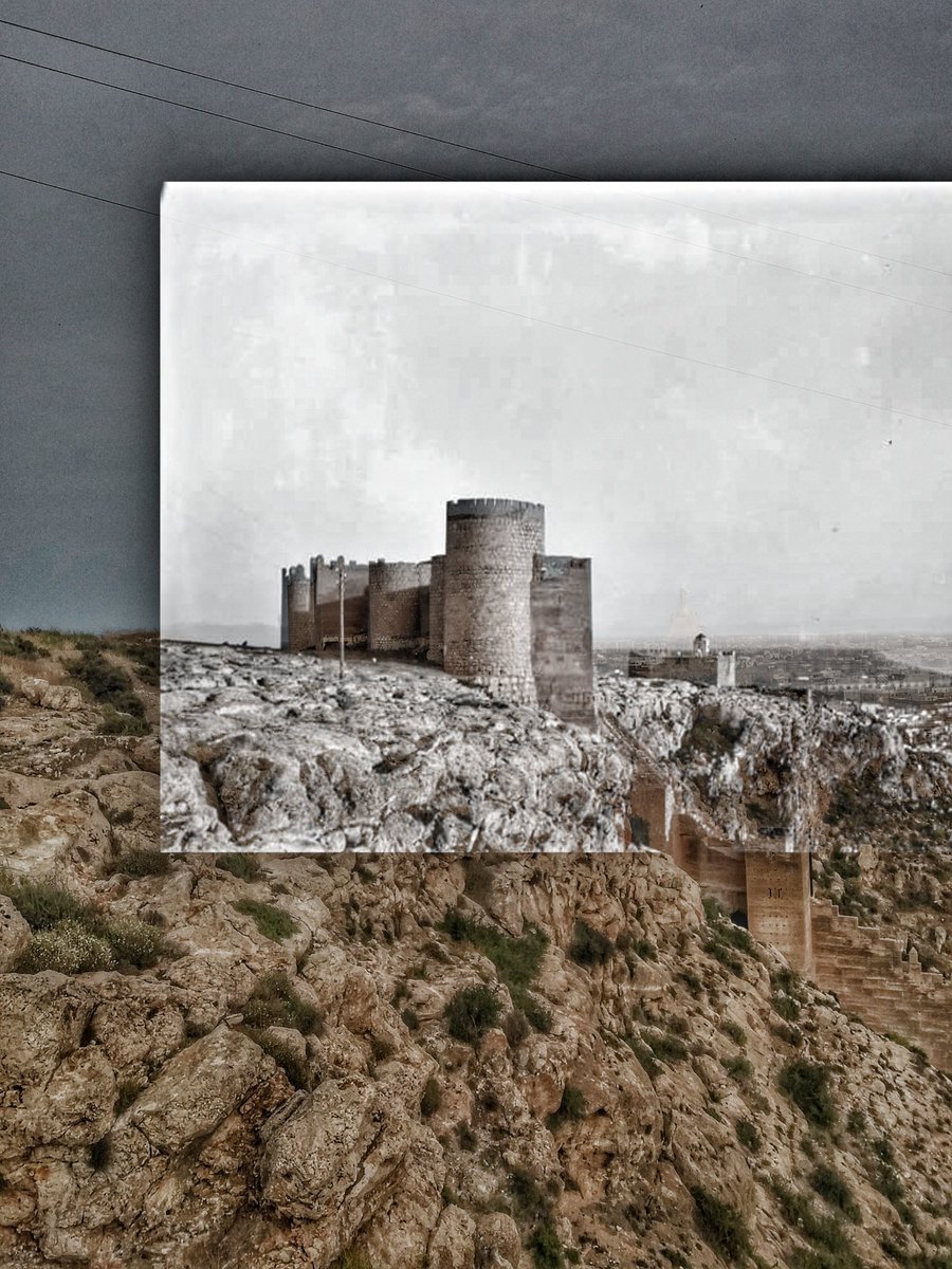 CiudadanoOrtiz's tweet photo. Fotografía antigua(desc autor) de principios del XX de la muralla del Cerro San Cristóbal/Monte Layhan y la antigua ermita, con foto actual con el Cristo. Si Acercas la foto, verás que hace 100 años había más elementos defensivos en las torres. #Flashback #ÁlbumdelTiempo #Almería https://t.co/j71ilI9D5z