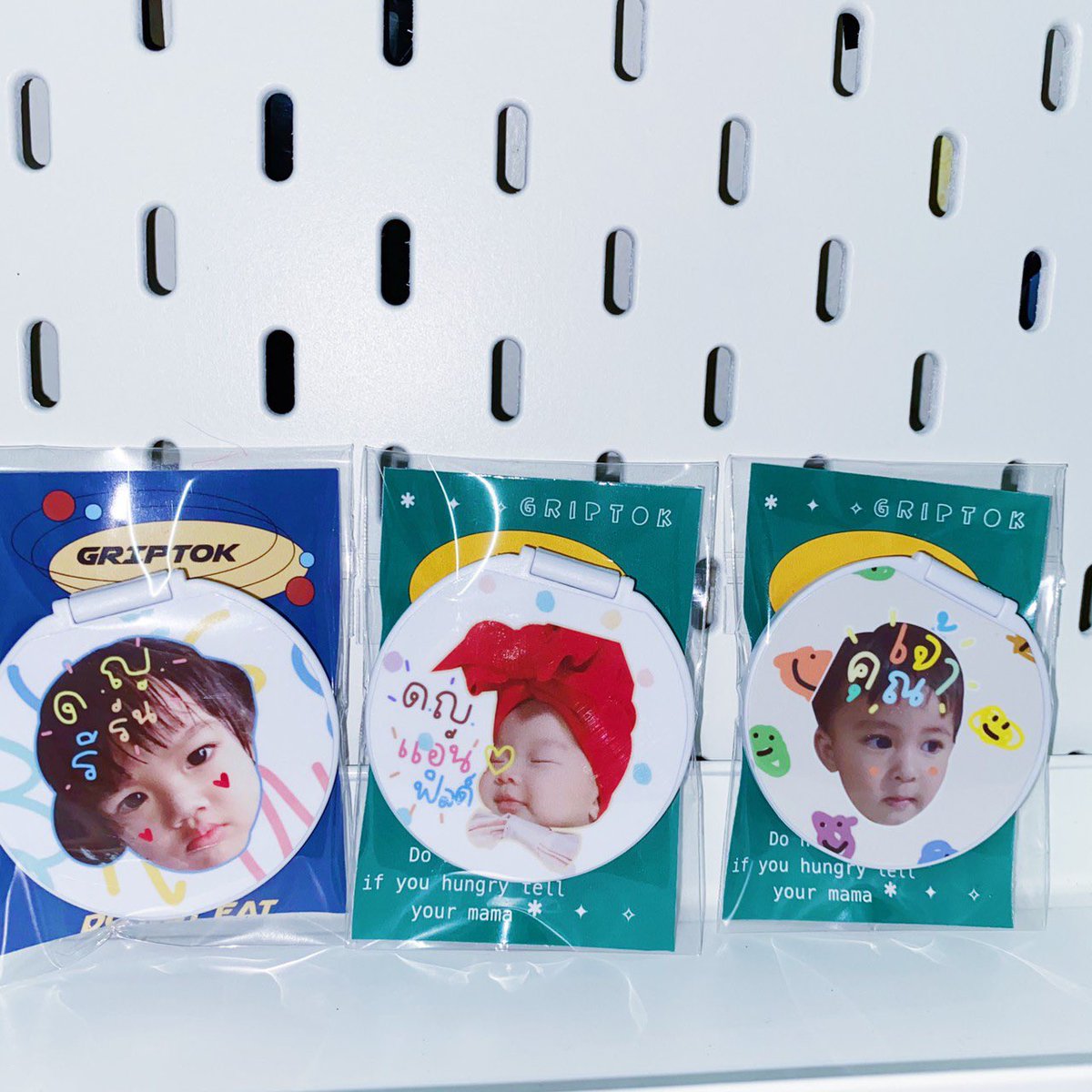 studio_pola's tweet photo. ꔛ 𓈒 * Custom griptok mirror🌈
กริ้ปต้อคแบบกระจก รับสั่งทำน้า
☀️ ชิ้นล่ะ 80 บาท
• ค่าส่ง EMS 60 REG 40 (เฉพาะแบบกระจก)
• ดึงได้ 2 สเต็ป ฐานมีสีขาวสีเดียว
#griptokpola #griptokth #ตลาดนัดอากาเซ #ตลาดนัดบังทัน #ตลาดนัดบพ #ตลาดนัดEXO #ตลาดนัดwayv #ตลาดนัดอซท #ตลาดนัดWOODZ https://t.co/hI18yxiPc2