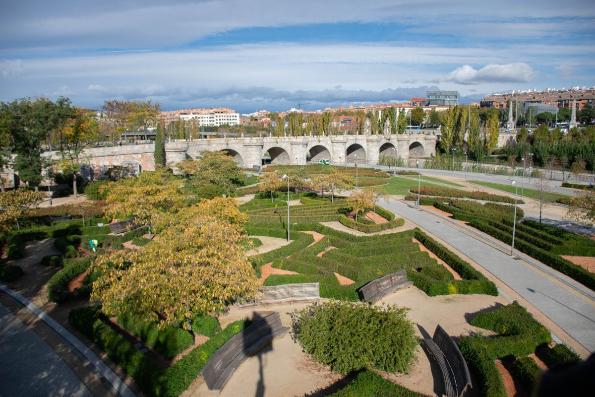MADRID's tweet photo. 📢 Iniciamos la reapertura progresiva de los parques de #Madrid en los que se ha revisado el arbolado 🌳.

✅ Consulta aquí que espacios verdes 🌱 están abiertos en la ciudad de Madrid: https://t.co/dMXO8lhxny https://t.co/QLCqQHPdpb