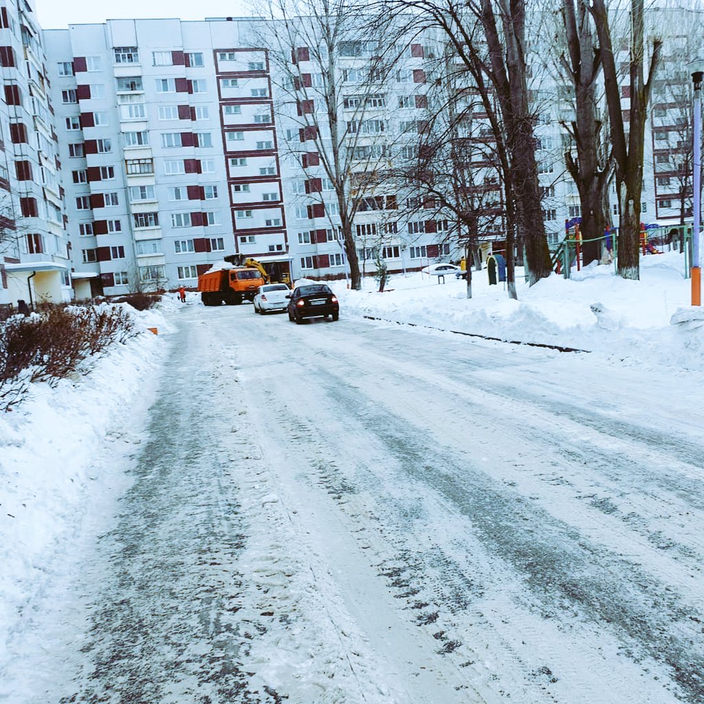 megalinkmc's tweet photo. Очистка дорог и парковок МКД продолжается. Карбышева 32, 19, вр.Сурова 7. https://t.co/yHPsIbS5ML