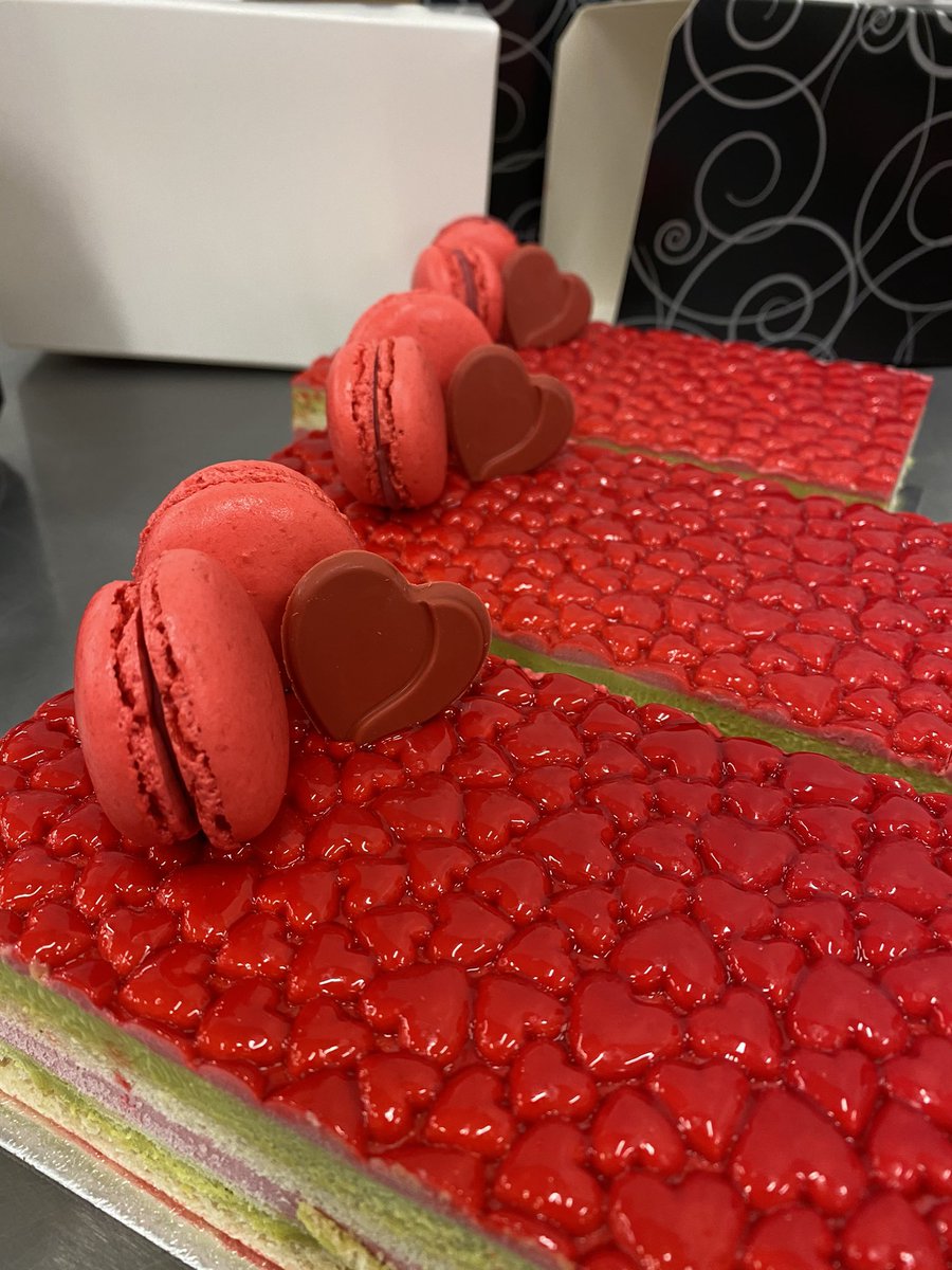 LePatissier1's tweet photo. Love is in the air !! https://t.co/UMWj1Tc54y