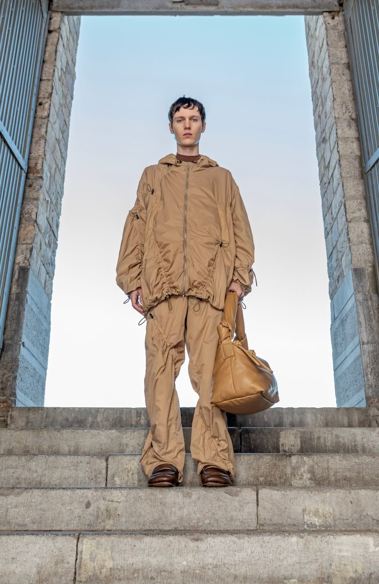 fashionsnap's tweet photo. 「ドリス ヴァン ノッテン（DRIES VAN NOTEN）」の2021年秋冬メンズコレクション。
https://t.co/YzoQafZoMo https://t.co/GkfCuzvzm1