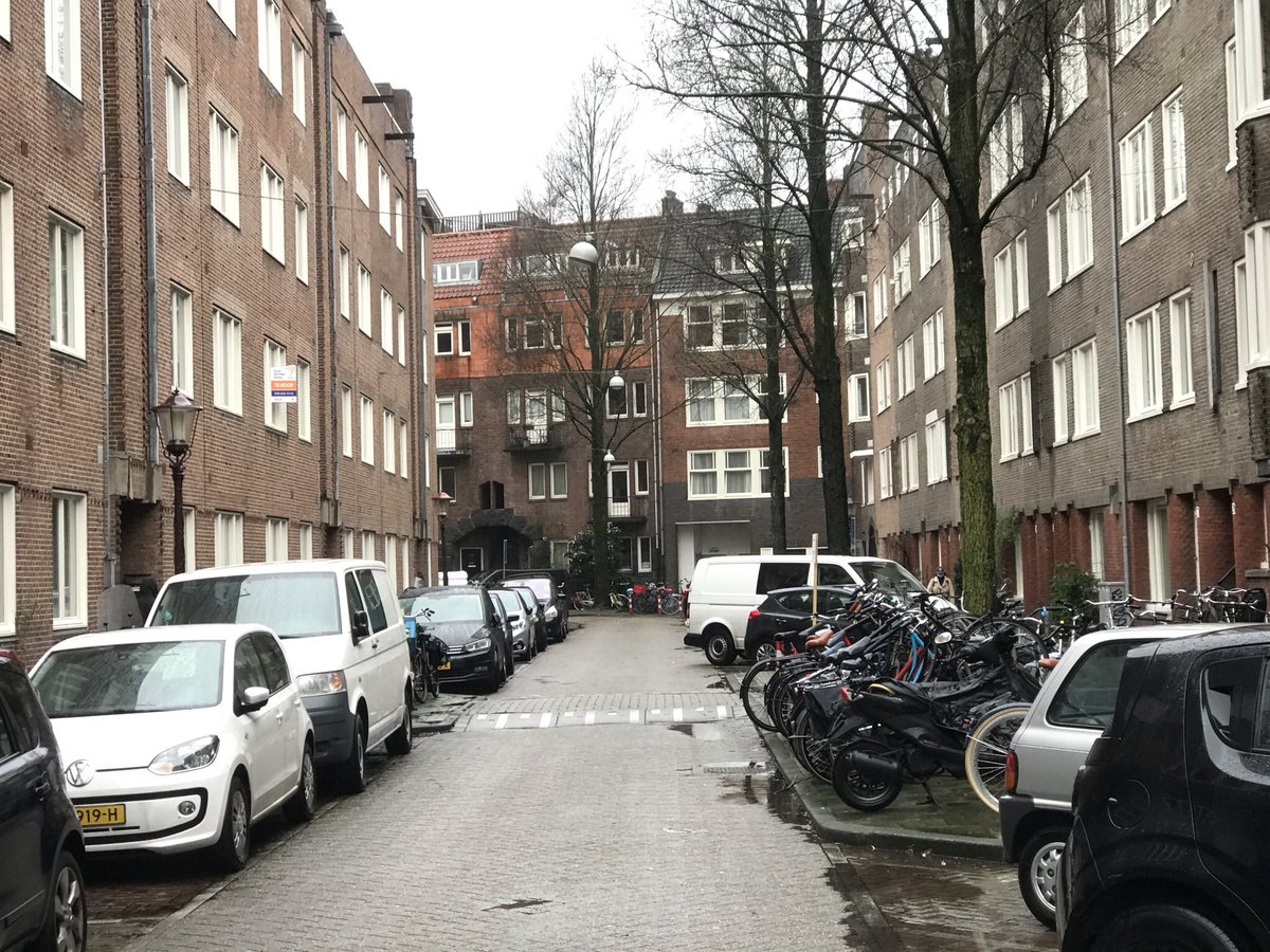NietTeKoop's tweet photo. 30-1-2021, 15 u. flitsactie tegen de verkoop van Karel du Jardinstr. 16-1. In de “bruisende de Pijp” verkoopt @Ymere een gezinswoning in een wijk waar de sociale huurvoorraad snel afneemt. #segregatie #wooncrisis @gemeenteraad020 @huurderskoepels

https://t.co/S44pjZssR6 https://t.co/ws2YapbUeD