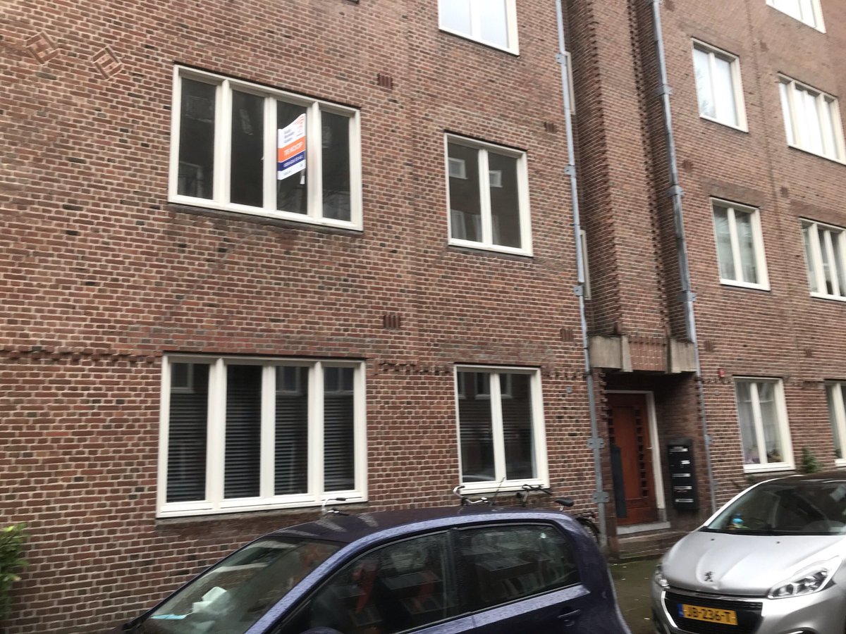 NietTeKoop's tweet photo. 30-1-2021, 15 u. flitsactie tegen de verkoop van Karel du Jardinstr. 16-1. In de “bruisende de Pijp” verkoopt @Ymere een gezinswoning in een wijk waar de sociale huurvoorraad snel afneemt. #segregatie #wooncrisis @gemeenteraad020 @huurderskoepels

https://t.co/S44pjZssR6 https://t.co/ws2YapbUeD