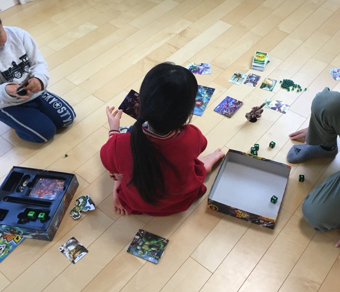 最近は兄弟でボードゲームしてくれることが増えて、自分の時間が少し増えてきました?今日は子どもたちが遊んでる間に上野動物園(@UenoZooGardens)さんの写真をお借りして練習。とりあえず鳥類の頭骨は平たい。
ボードゲームはキングオブトーキョー?大人もハラハラドキドキ楽しめる優秀なやつです? 