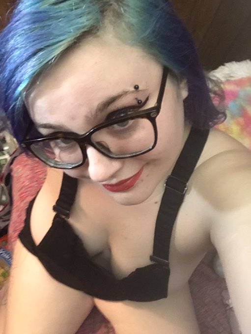 @OnlyFansGains @Bellaboponlyfan 3$ sale and free dick rating                                        https://t<a class="tags" target="_blank" title="On Twitter" href="/?out=eyJ0eXAiOiJKV1QiLCJhbGciOiJIUzUxMiJ9.eyJpYXQiOjE3MjU0MDI5MDEsImlzcyI6InR3cG9ybnN0YXJzLmNvbSIsIm5iZiI6MTcyNTQwMjkwMSwiZXhwIjoxNzU2OTM4OTAxLCJyZWRpcmVjdF91cmwiOiJodHRwczovL3R3aXR0ZXIuY29tL09ubHlGYW5zR2FpbnMifQ.u7HB-eWA24zku9o2Uvl8zq8mQ5Lej9V-y5Dkx7NlTjF7psYxHIkNz6T6bc0RRkyxeTswyK0cam6aCKqdy0R0sg">@OnlyFansGains</a><a class="tags" href="/tag/bellaboponlyfan">@bellaboponlyfan</a><a href="/tag/thick"class="tags"><span>#thick</span></a><a href="/tag/kinky"class="tags"><span>#kinky</span></a><a href="/tag/onlyfans"class="tags"><span>#onlyfans</span></a>