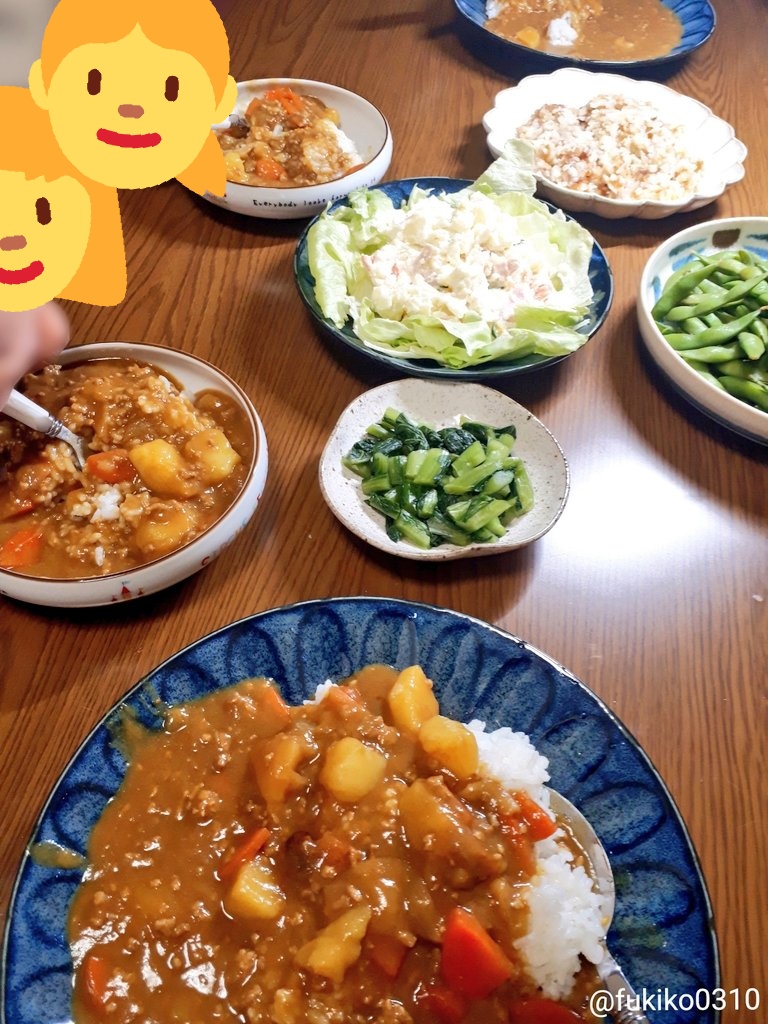 Fukiko0310's tweet photo. 今日のおやつはホットケーキでした🥞

益子焼きものデートで作って大切にしている、イニシャル入りのお皿にのせていただくと、いつもより美味しく感じます😊

夜は夫のカレー。こどもが食べやすいよう🥕が薄く切ってました。ありがとう❤️

#手作りおやつ
#ホットケーキ

#夜ごはん
#Twitter家庭料理部 https://t.co/TjiGhkplJM