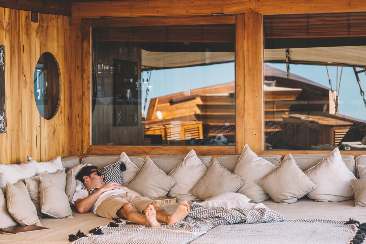 And proof that I work damn hard on these trips is this pic of me, caught sleeping off a hangover after a night on the bevvy with <a href="/pandorabullet/">Pandora George</a>, <a href="/LATravelMag/">LA Travel Magazine</a>, <a href="/clairenorrishPR/">clairenorrish</a> &amp; <a href="/AuthenticTravPR/">Authentic PR</a>