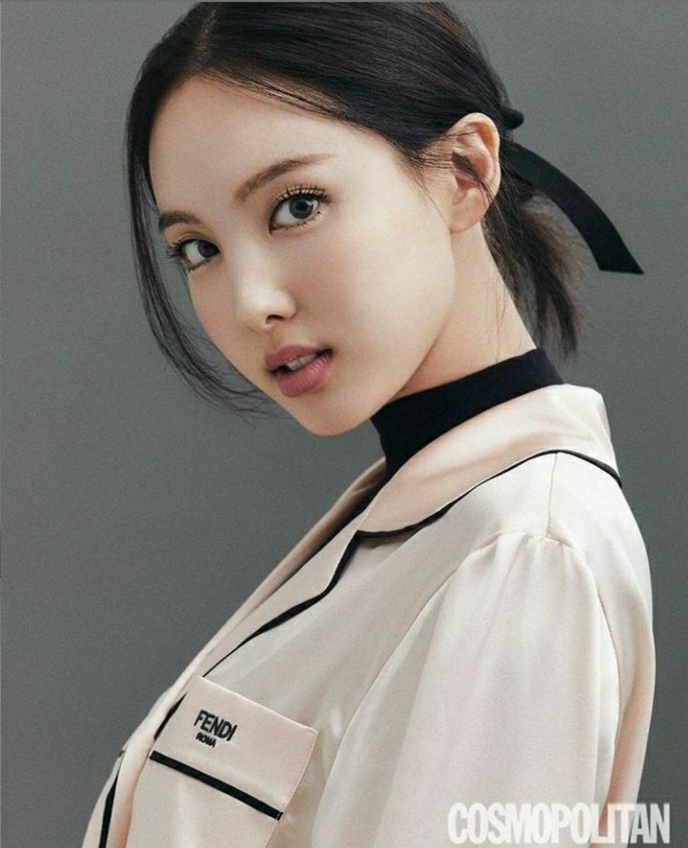 otaku_olivia's tweet photo. #ProtectNayeon  🙏🏻🙏🏻❤🧡 https://t.co/0G6z1g3Zbd