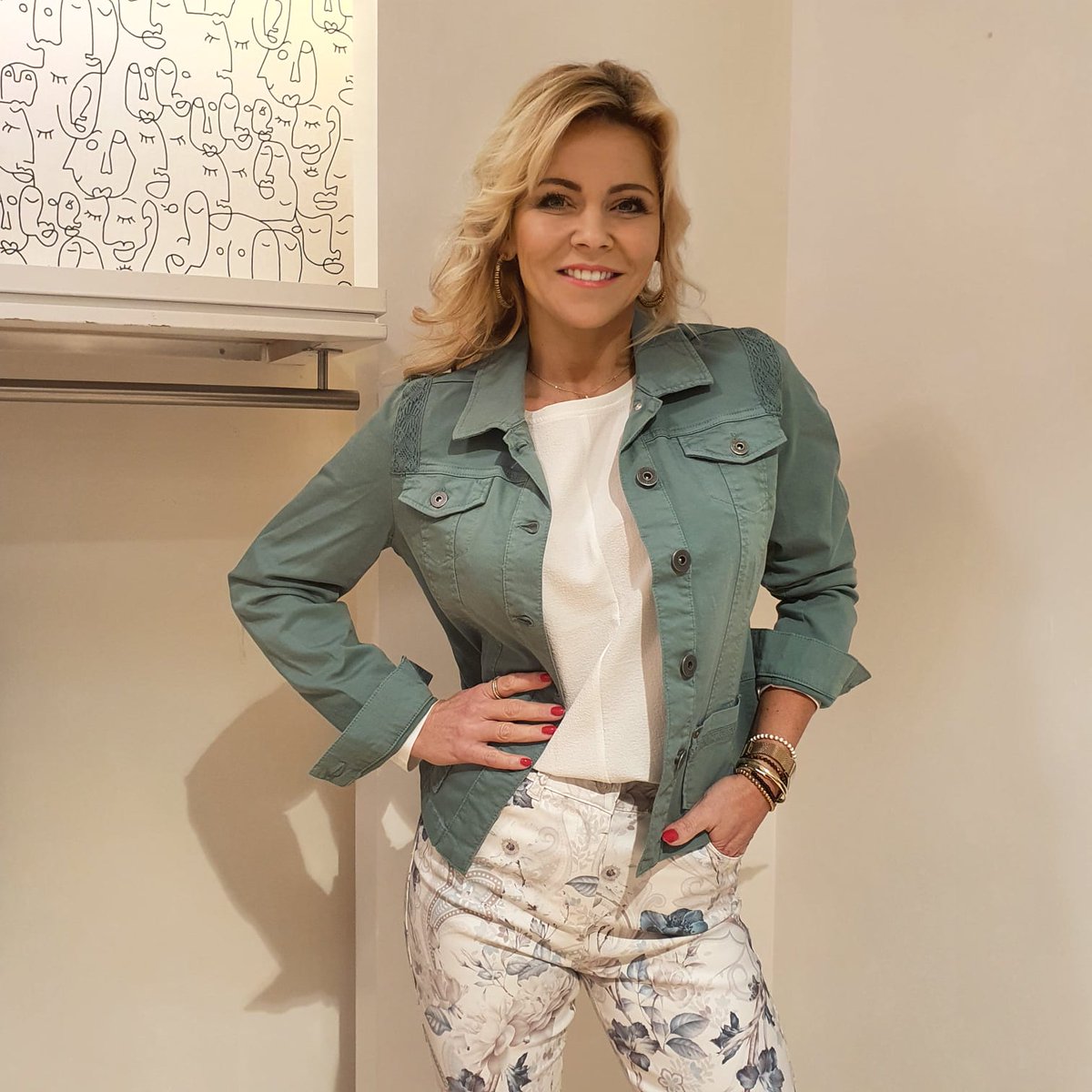 Prachtige dames kleding sets nieuw in onze webshop van Qinn Womenswear. #Kooplokaal #Deventer #fashion
webshopcolmschate.nl/shop/qinn-deve…