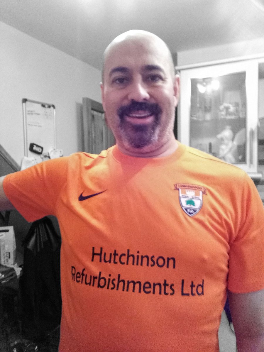 TeamJellyfishUK's tweet photo. Working from home today with this beauty of a shirt from @LordswoodFC. Loving the vibrant colour and classic simplicity. #shirtstowork #homeshirts #shirtsisolation #shirtsinisolation #homekits #getyourkiton #showoffyourshirt https://t.co/BVF7xfFsib