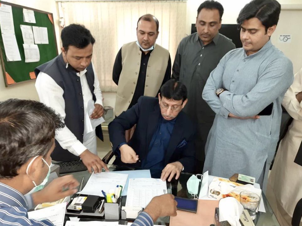 SyedAminulHaque's tweet photo. I met with DG NADRA &amp; have approved hundreds of NICs of those who’ve spent decades in PK, but had their NICs blocked due to their forefathers’ migration.

It’s a key breakthrough, as now they’ll be given equal chances- be it for schooling, jobs or other opportunities. #OrangiTown https://t.co/NETTmZCGsD