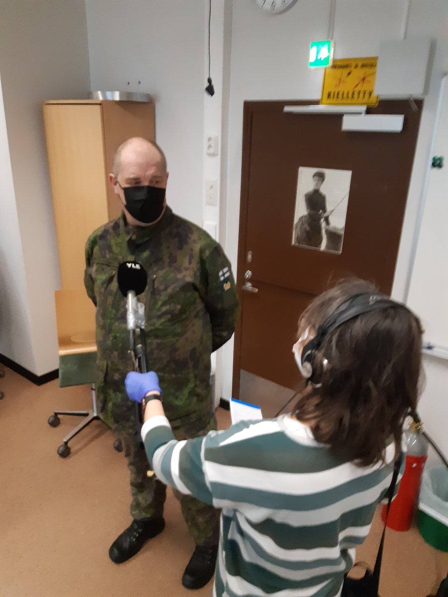 MaasotaK's tweet photo. Ylen toimittaja Sirkka Haverinen kokeili ampua singolla Maasotakoulun sisäampumasimulaattorilla. Kuuntele linkin takaa, miltä se kuulosti (radiolähetyksen tallenne ja nettiartikkeli). #maask #koulutus #koulutus2020 #simulaattorit #maavoimat #tulevaisuudenrakentaja #lappeenranta https://t.co/7qllc40yJc