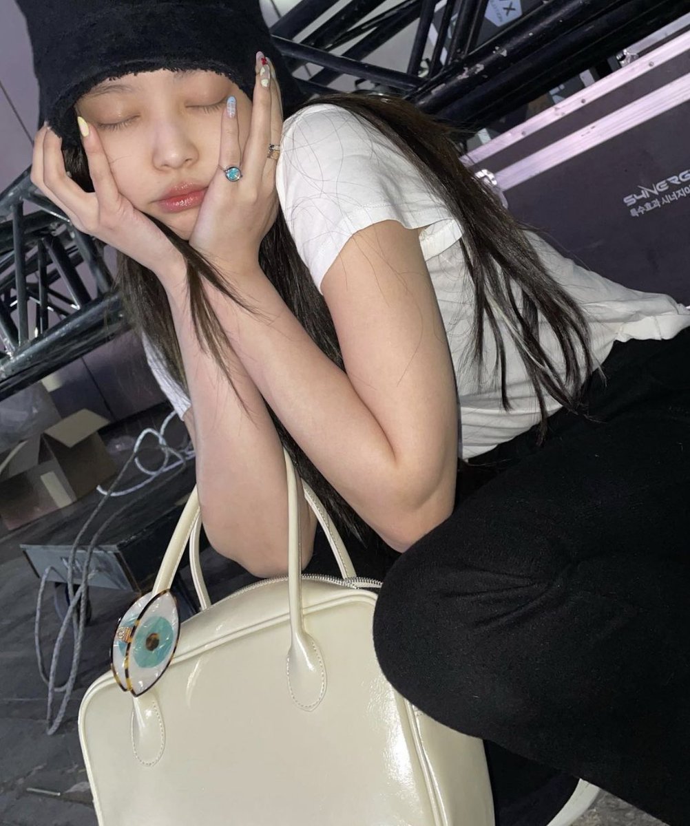 ِ (@jenlooks) on Twitter photo 