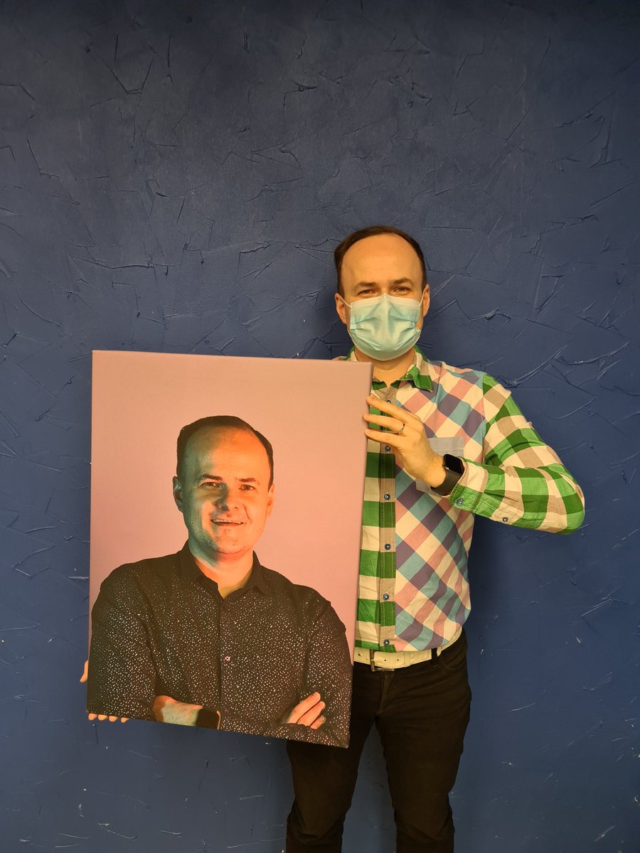 Mainoststo4D's tweet photo. Tänään @Makitalous siirtyy 16 vuoden jälkeen toimitusjohtajan paikalta hallituksen puheenjohtajaksi. Ikuistimme Eeron tauluun, joka pääsee toimistomme kunniapaikalle. https://t.co/qRAq8GDzuz
