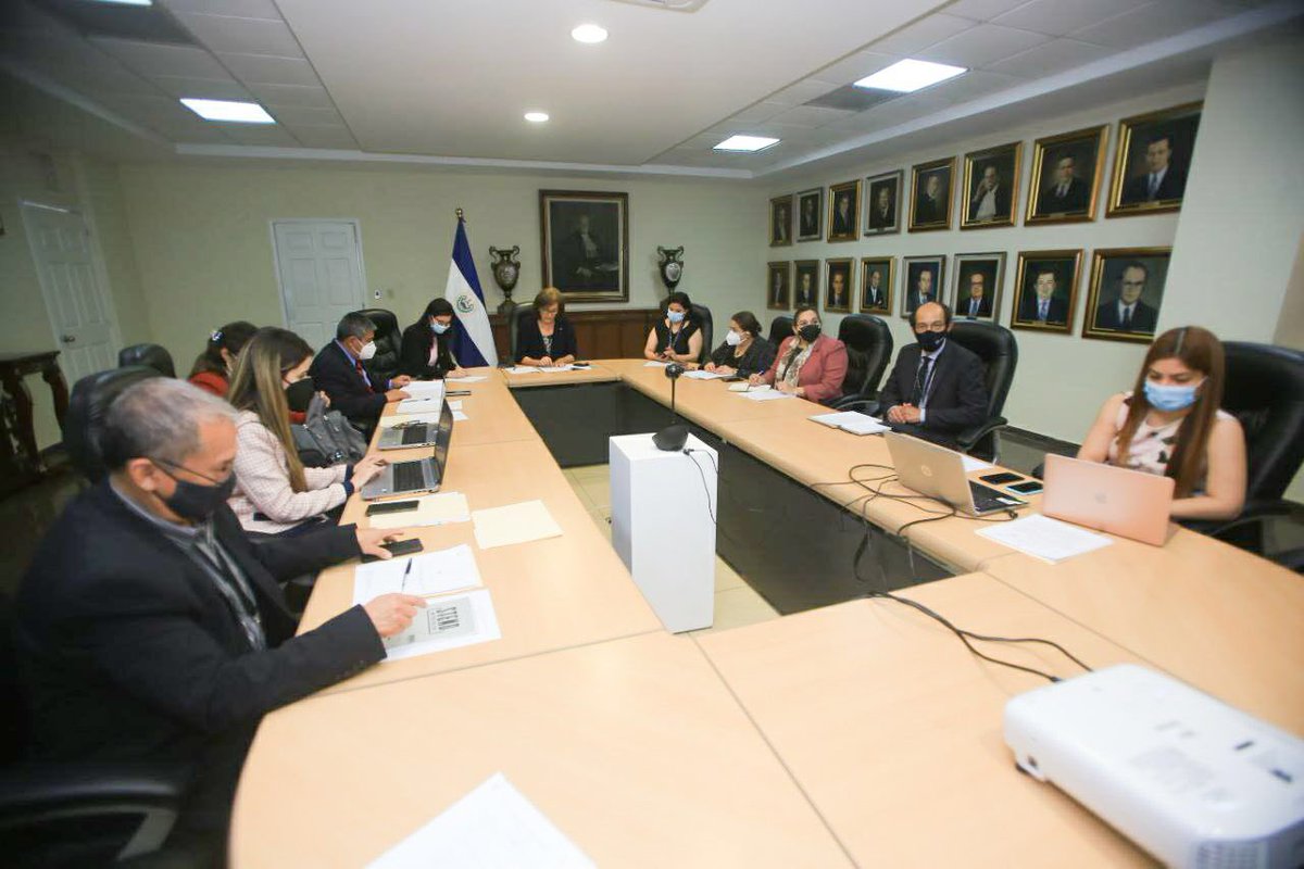 Embajadas de El Salvador en Suramérica (@esaensuramerica) on Twitter photo Con el fin de fortalecer las relaciones entre nuestro país y Colombia, participamos en la segunda Reunión del Mecanismo de Consultas y Coordinación Bilateral, presidida por nuestra Viceministra <a href="/PatComandari/">Patricia Comandari Zanotti</a>, y el Viceministro de <a href="/CancilleriaCol/">Cancillería Colombia</a>, Francisco Echeverri. Con el fin de fortalecer las relaciones entre nuestro país y Colombia, participamos en la segunda Reunión del Mecanismo de Consultas y Coordinación Bilateral, presidida por nuestra Viceministra <a href="/PatComandari/">Patricia Comandari Zanotti</a>, y el Viceministro de <a href="/CancilleriaCol/">Cancillería Colombia</a>, Francisco Echeverri.