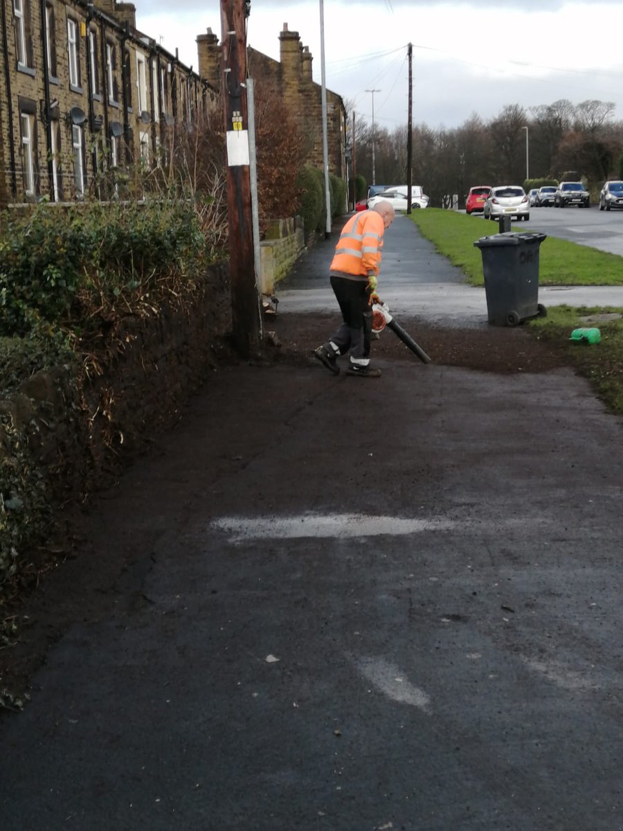 Clean Leeds (@clean_leeds) on Twitter photo #thankyou to Ray and his #crew for cutting back this overgrown vegetation which was encroaching on to the Highway. This has helped open up the area for residents and vehicles in this particular area of #Morley #LS27 #alaw #teamleeds #community <a href="/James_A_Rogers/">James Rogers 🤍💛💙</a> <a href="/LeedsCC_News/">Leeds Council News</a> #thankyou to Ray and his #crew for cutting back this overgrown vegetation which was encroaching on to the Highway. This has helped open up the area for residents and vehicles in this particular area of #Morley #LS27 #alaw #teamleeds #community <a href="/James_A_Rogers/">James Rogers 🤍💛💙</a> <a href="/LeedsCC_News/">Leeds Council News</a>