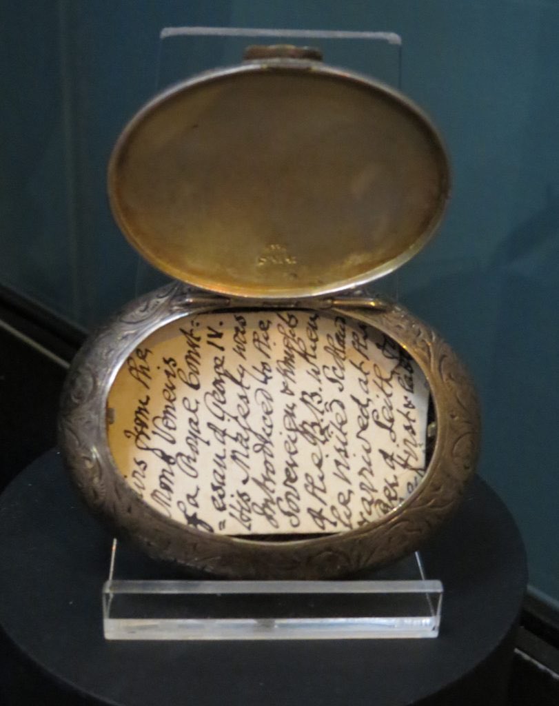 hannahrosewoods's tweet photo. What gift do you bring when you’re the Prince Regent and you’ve been invited to a sexy gentleman’s club? Why, a snuff box filled with your mistress’s pubic hair! https://t.co/f5vbIdlECF