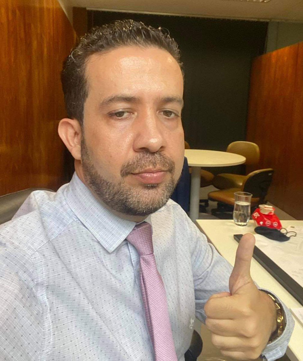 AndreJanonesMG's tweet photo. Vou ficar de plantão aqui até segunda feira, pois o final semana será de muito trabalho por aqui! Apenas 72 horas nos separam da eleição da câmara! Uma vitória significará uma luz de esperança para o povo nos próximos dois anos! https://t.co/5oSdsN9EWu