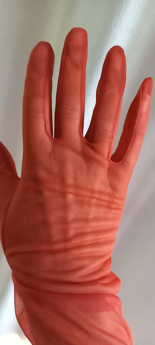 VintageVizardry's tweet photo. Vintage gloves galore. Is this your thing or not? https://t.co/wdbMpCDiig