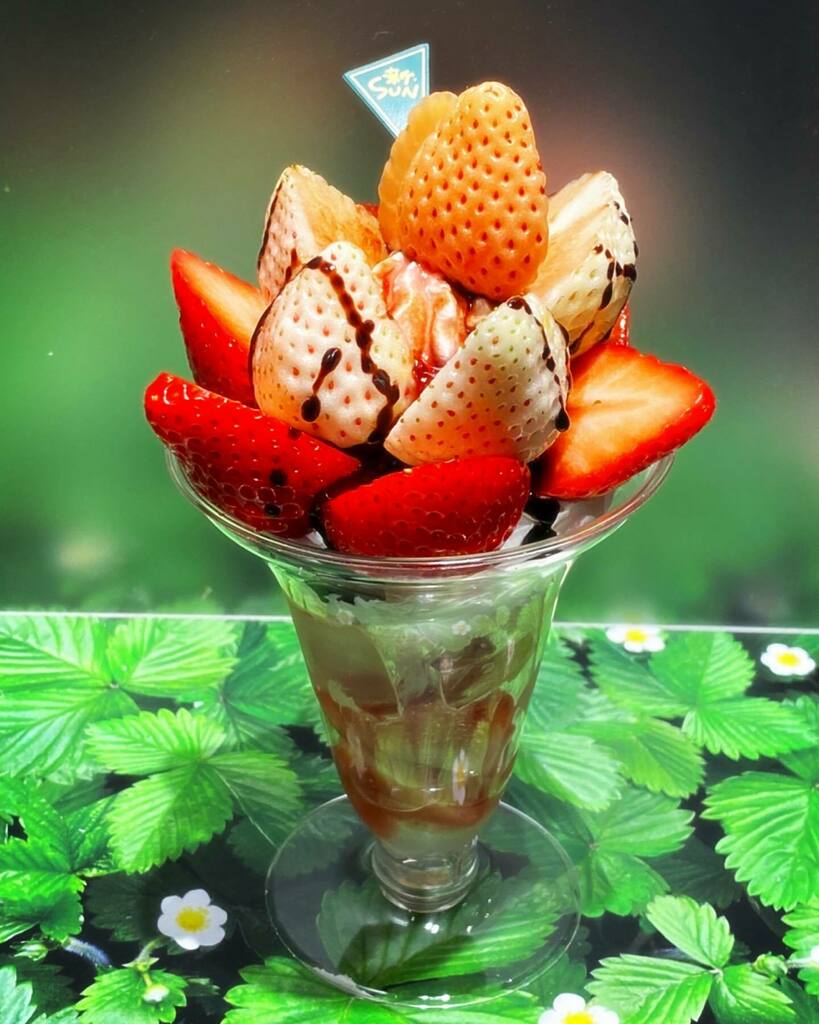 3種のいちごパフェ