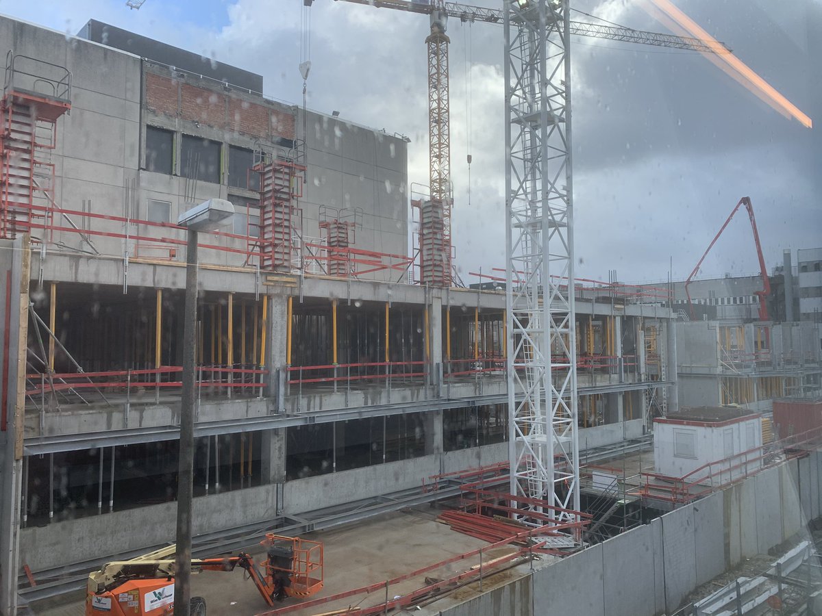 Corona of geen corona, het leven ( en dus ook onze nieuwbouw van een up-to-date medisch-technisch blok ) gaat voort in #uzbrussel..! “Het gaat verbazend goed vooruit”zou RvhGw zeggen..!