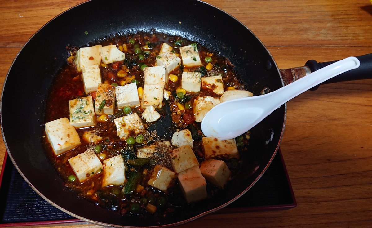 ট ইট র トーヴ 麻婆豆腐 ご飯なし版 フライパンのまま食べる 下に木の板は置いてます フライパンで出す店舗ある フライパンカフェ 裾野 三島 グリルフライパン 富士市 光玉母食堂めし しんちゃん 三島 パスタ系 どっか忘れた
