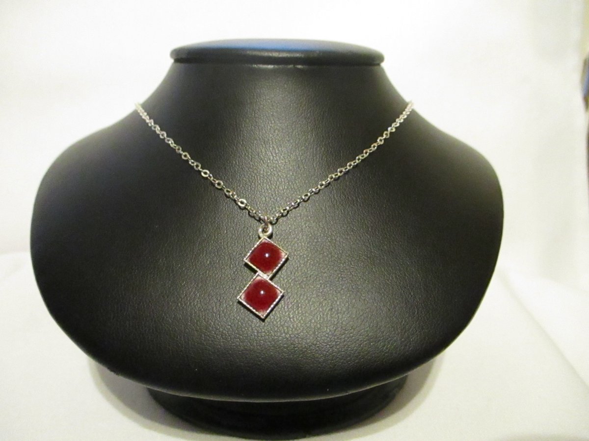 artisan_enamels's tweet photo. Hi Everyone, website still having problems, so if you like this Sterling Silver 925 Necklace Drop set with 2 No. 6mm Claret Hand Fired Enamels for £25.00, please email me directly at bespoke@artisanenamels.co.uk.  Take care. #ValentinesDay #valentinesdaygift #Silver #gifts https://t.co/VuxqFq06DU