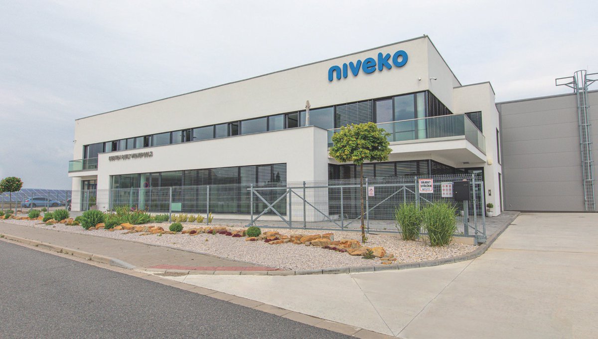 poolandspascene's tweet photo. *NIVEKO STEPS UP POOL PRODUCTION*

https://t.co/uwP7AIhXqy
@niveko_pools
#SwimmingPoolScene #Poolandspa #SwimmingPoolTrade #PoolTrade #SwimmingPoolBuilder
#PoolBuilders #CustomPoolSupplier #NivekoPools https://t.co/Bqa30zPsqq