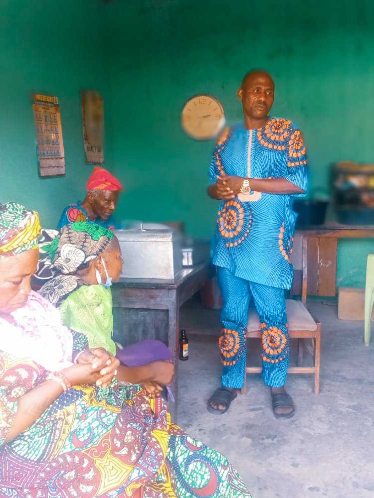 FIDASFKN's tweet photo. Mr Niyi, our Head of Co-operatives led some members of the AFIDE team to the Gbaremu market, Oyo state.
They sensitized the Gbaremu market Head as well as other stakeholders in the market on AFIDE and its opportunities.
#AFIDE
#FarmKonnect https://t.co/mPw2s0QNWv