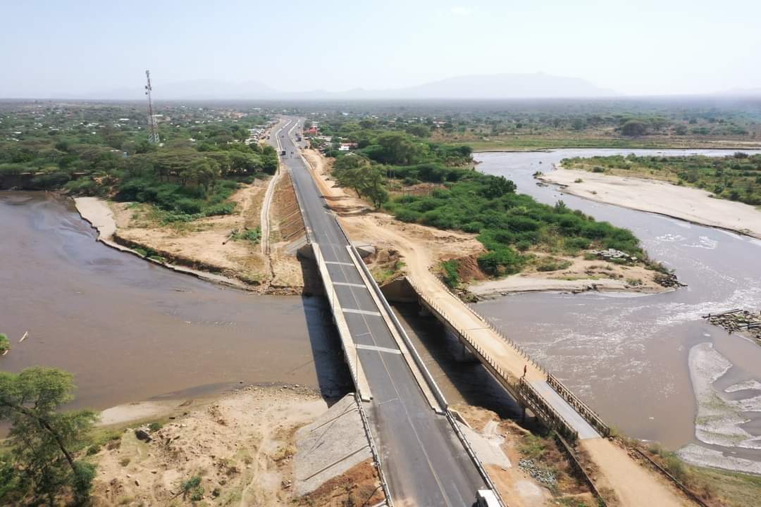 MuthuriKinyamu's tweet image. Nimeona bridge ya kawalase imeundwa.  Turudi Turkana wadau? 

Turkana Land offers you a Kaleidoscope of impressions. You can trace the roots of our ancestors, treat yourself, encounter unique nature and colourful culture or go for unforgettable adventures. turnup.travel/tour/explore-t…